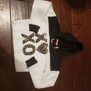 NWOT Girls White & Black XOXO Hoodie